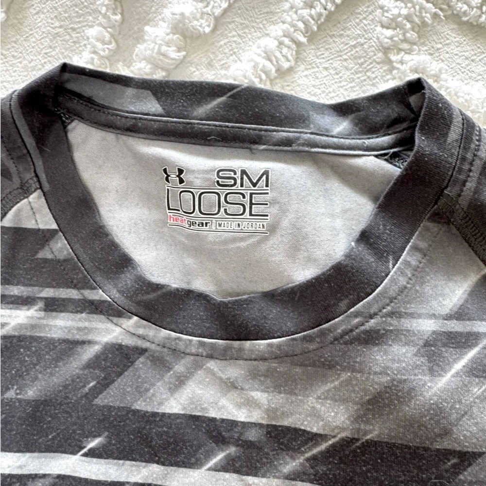 Under Armour Men’s T- Shirt Size Small Grey Loose Fit. Excellent Preowned Cond. - Picture 3 of 5